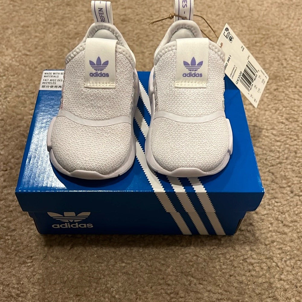 NWT Adidas Toddler Sneaker White with Iridescent Stripes size 4K